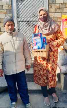 https://www.hindi.awazthevoice.in/upload/news/168408680514_Kashmir’s_padwoman_Irfana_says_men_build_palatial_houses_but_don’t_have_money_for_buying_STs_for_women_8.jpg