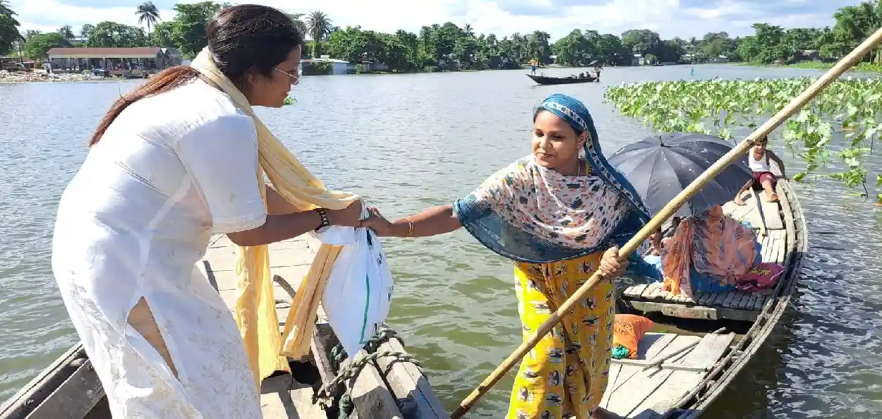 https://www.hindi.awazthevoice.in/upload/news/168432978807_Sabina_Sarkar_Raised_the_flag_of_periods_awareness_in_remote_areas_3.jpg