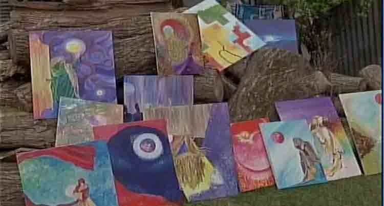 https://www.hindi.awazthevoice.in/upload/news/168509281901_Badrul_Nisa_Bhatt_The_message_of_peace_given_by_Sufi_paintings_3.jpg