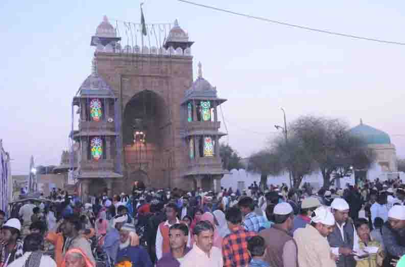 https://www.hindi.awazthevoice.in/upload/news/168535219401_Hazrat_Khwaja_Hameeduddin_Nagauri_Symbol_of_composite_culture,_used_to_serve_vegetarian_food_to_devotees_3.jpg