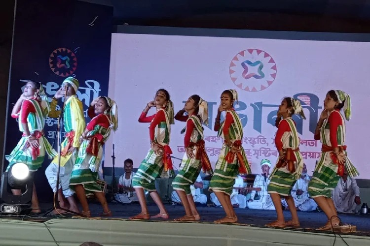https://www.hindi.awazthevoice.in/upload/news/168657227514_Different_from_India's_mainstream,_Assamese_Muslims_have_unique_identity_&_culture_6.jpg