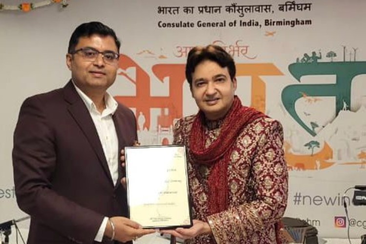 भारत के प्रसिद्ध गायक मोहम्मद वकील को बर्मिंघम में भारतीय दूतावास में सम्मानित किया गया