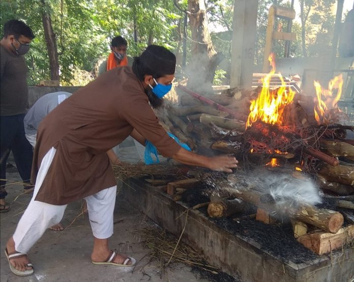 https://www.hindi.awazthevoice.in/upload/news/168674720713_glimpse_into_the_interesting_Muslim_culture_of_India_4.jpeg