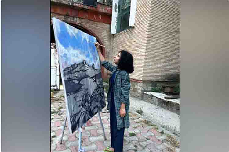 Shah Ifra:छोटी सी उम्र में paintingsमें उकेर रहीं कश्मीरी संस्कृति