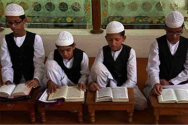 Madrasa Students Uniform: यूपी के मदरसा छात्रों को जल्द मिलेगी यूनिफॉर्म