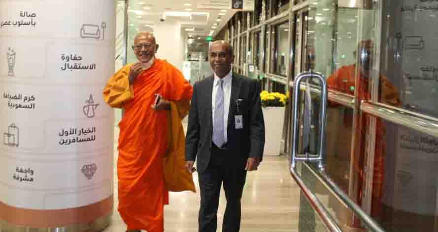 https://www.hindi.awazthevoice.in/upload/news/168855660312_Sri_Lanka_Dr_Mohammed_bin_Abdul_Karim_Issa's_role_in_reducing_tension_between_Sinhalese_and_Muslims_after_'Easter_Sunday'_4.jpg