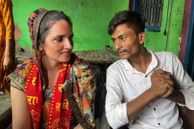 पाकिस्तान से आई सीमा हैदर का दिखा नया अवतार, गले में राधे-राधे, मांग में भरा सिंदूर