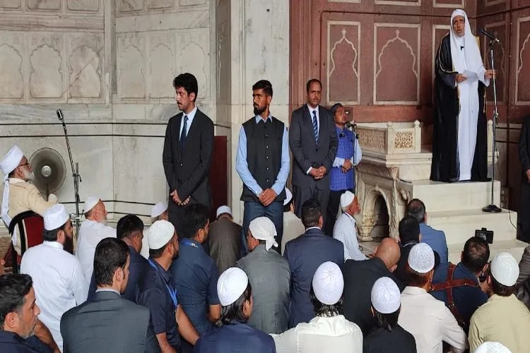 https://www.hindi.awazthevoice.in/upload/news/168932877905_Akhlaq_the_way_to_success,_there_is_no_place_for_extremism_in_Islam_Dr_Al-Issa_2.jpg