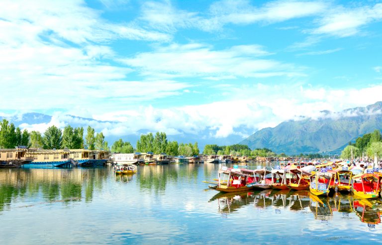 https://www.hindi.awazthevoice.in/upload/news/168977799510_Jammu_and_Kashmir_How_the_tourism_hub_defeated_the_terrorism_hub_2.jpg