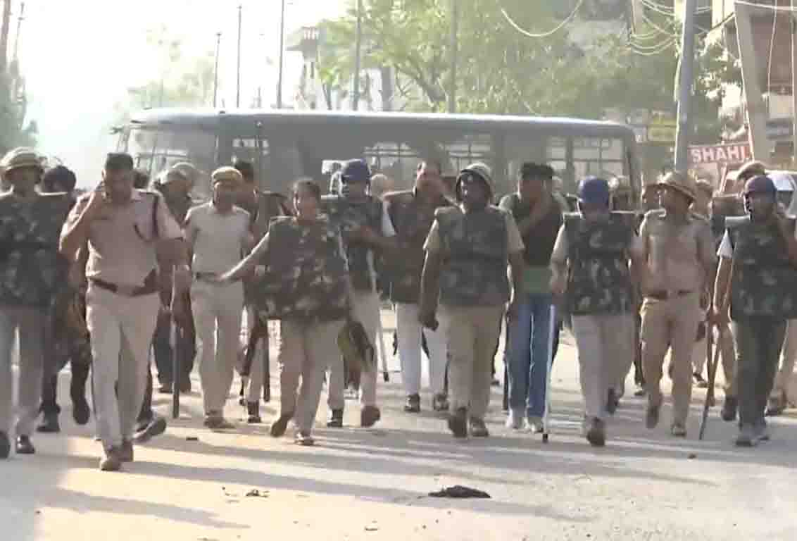 https://www.hindi.awazthevoice.in/upload/news/169081241714_Haryana_Clashes,_arson,_stone_pelting,_internet_services_suspended_after_Brij_Mandal_Jalabhishek_Yatra_in_Nuh_2.jpg