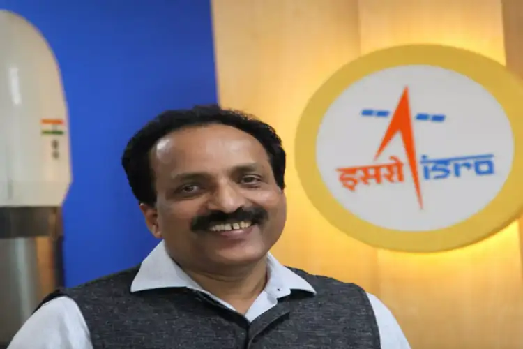 जानिए ISRO चीफ Somanath एस के बारे में, जिनसे आज मिलेंगें पीएम मोदी 