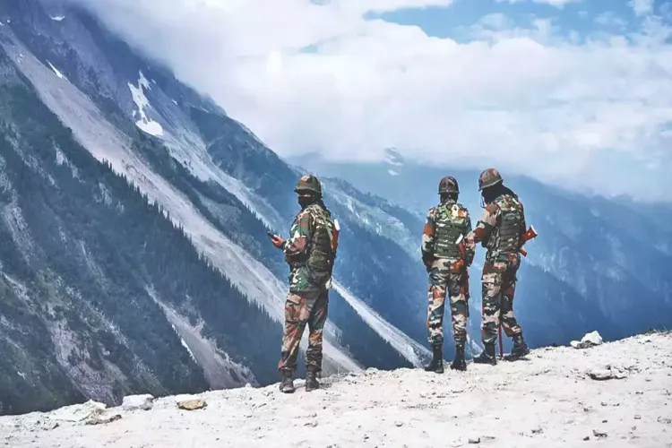 Indian soldiers guarding the border