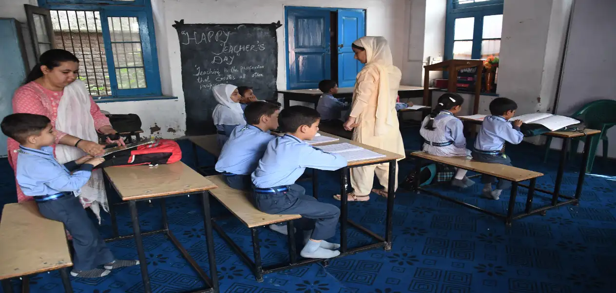 Srinagar: Schools open for students in downtown area after decades
