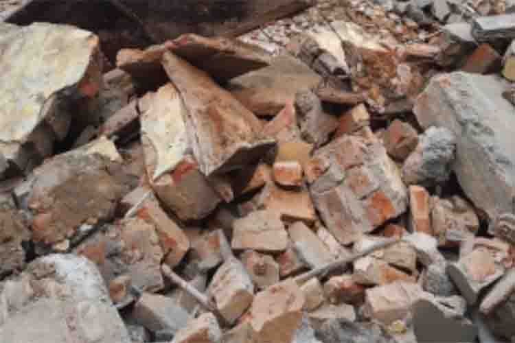 Five killed due to roof collapse of house in Lucknow
