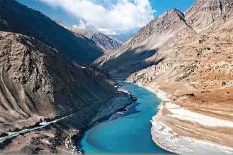 सिंधु जल संधि पर पुनर्विचारः एक सतत ढांचे के लिए एक महत्वपूर्ण समीक्षा
