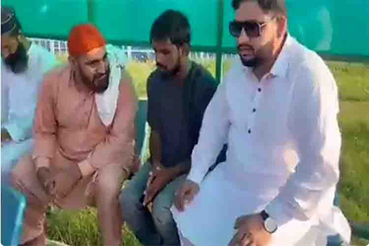Tehreek-e-Labbaik Pakistan activists pressurizing a Christian youth to convert to Islam