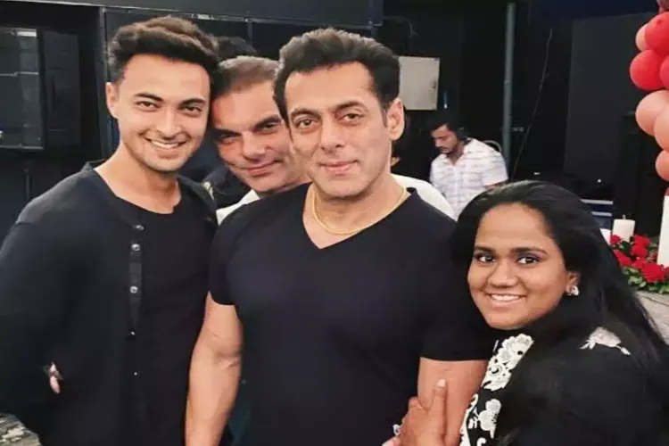 Salman Khan gifts calligraphy of Ayatul Kursi to sister Arpita