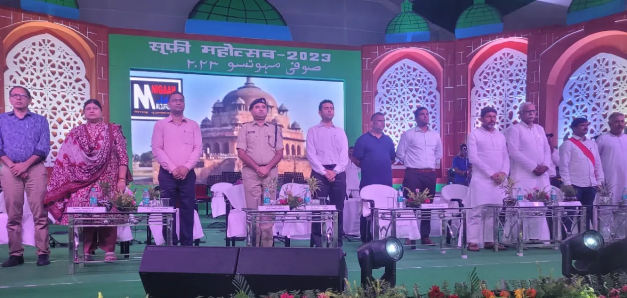 Sufi Festival in Bibi Kamal Ki Azmat: People danced to the song of famous singer Kavita Seth.