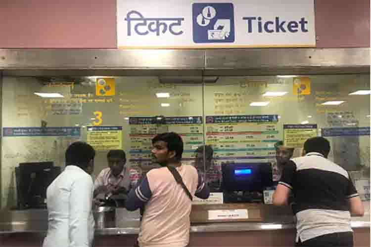  Delhi Metro ticket counter