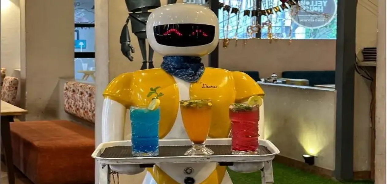 First robot restaurant opened in Lucknow, here 2 AI based robot servers serve food