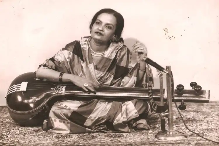 When Sarojini Naidu gifted a saree to Begum Akhtar