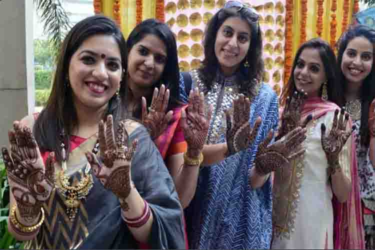 https://www.hindi.awazthevoice.in/upload/news/169841265709_can_unmarried_girls_keep_the_fast_of_Karwa_Chauth_2.jpg