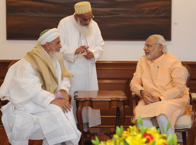https://www.hindi.awazthevoice.in/upload/news/169866706705_Syedna_Mufaddal_Saifuddin_with_pm_narednra_modi_2.jpg