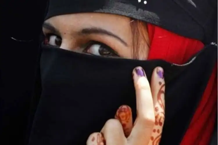 Husband gave triple talaq to wife over video call for getting eyebrows done