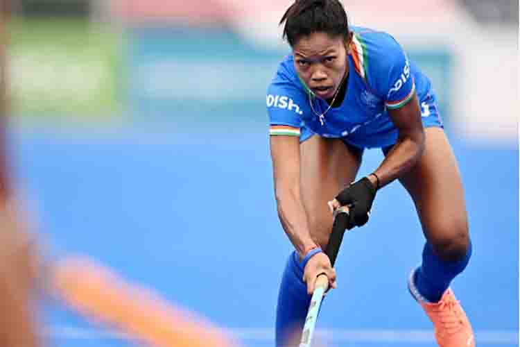 Where is Salima Tete from?, hockey player struggle