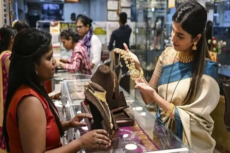 Gold prices at 6 month high