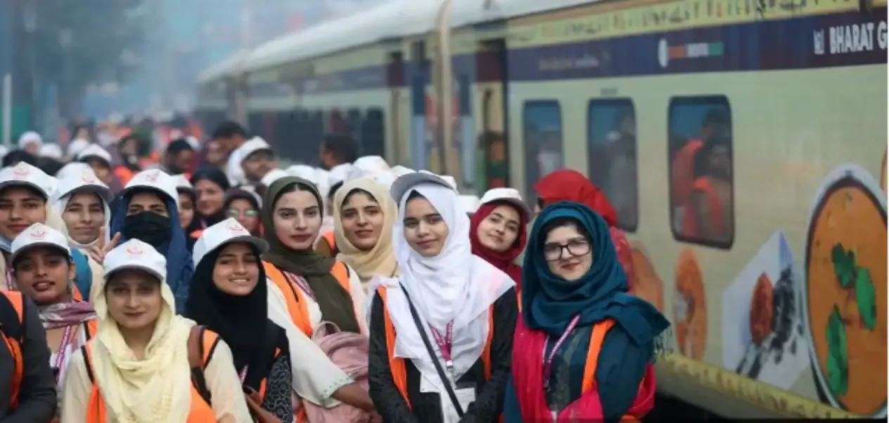 Jammu and Kashmir College on Wheels: 780 girls board train from Jammu for nationwide studies