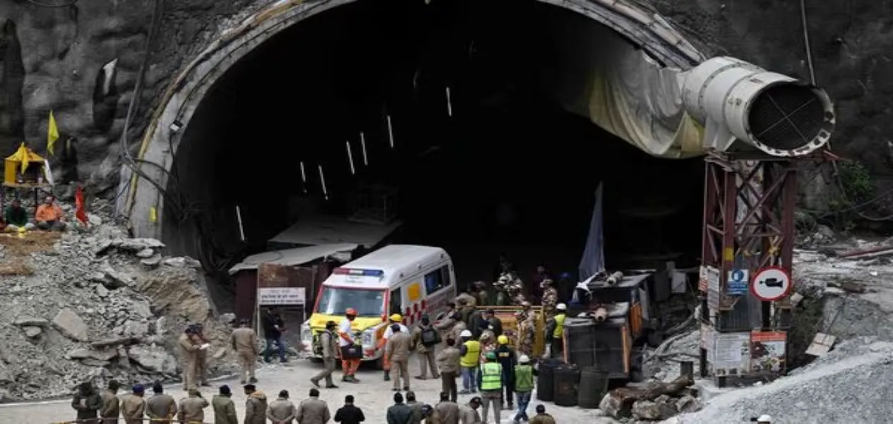 41 laborers trapped in Silkyara Tunnel came out after 17 days, Army made breakthrough at 57 meters in rescue operation