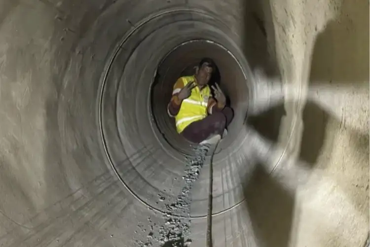 Lawyer Khan and Munna Qureshi who saved 41 lives trapped in the tunnel