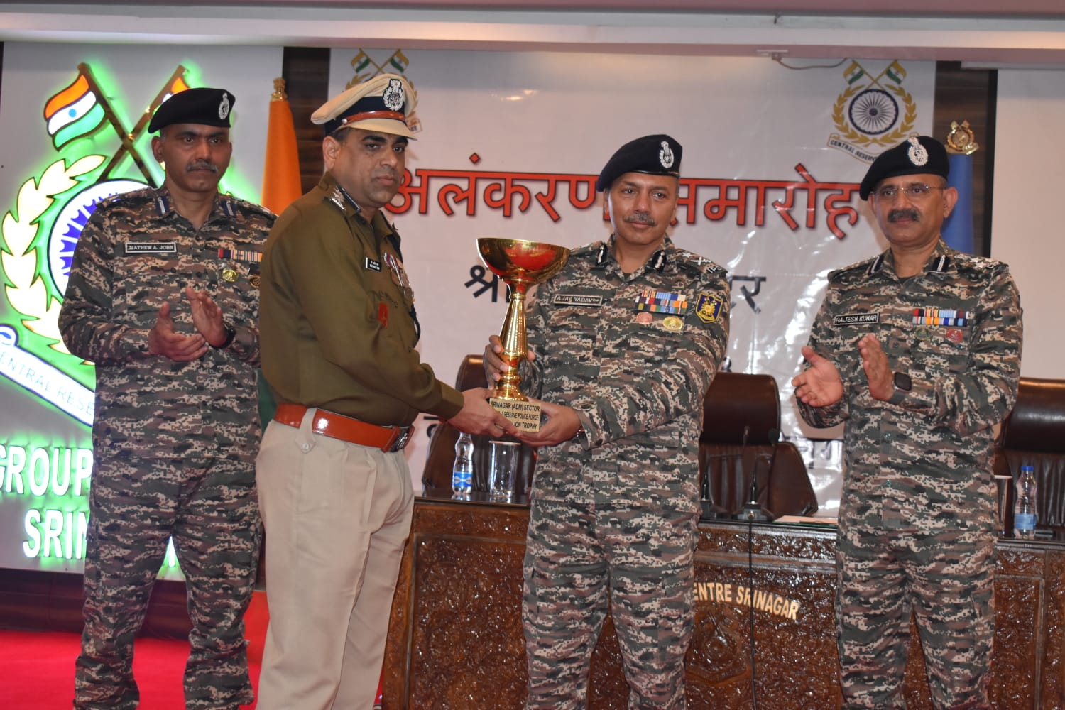 https://www.hindi.awazthevoice.in/upload/news/170125023401_CRPF_Commandant_of_Mewat_Mohammad_Khalid_received_Home_Minister_Special_Operation_Medal_2.jfif
