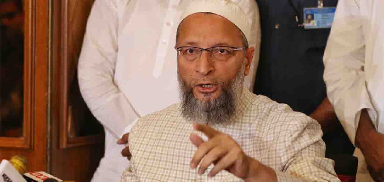https://www.hindi.awazthevoice.in/upload/news/170151851212_Asaduddin_Owaisi_education_qualification_1.jpg