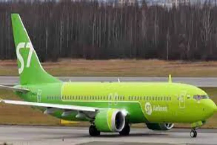 Passenger plane makes emergency landing in Russia due to engine fire