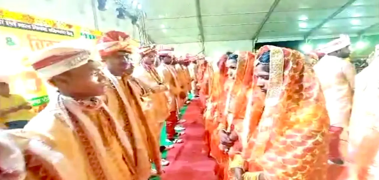  Marriage as well as marriage ceremony in the same pandal.