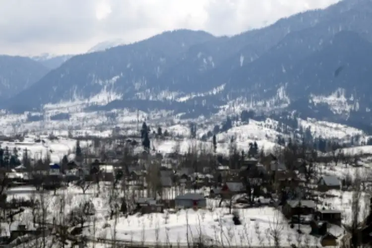 Severe cold in Kashmir a day before 'Chillai Kalan'