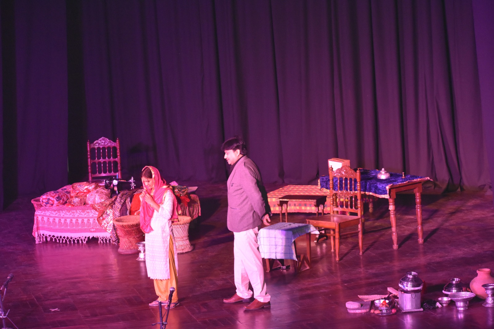 https://www.hindi.awazthevoice.in/upload/news/170350732221_An_attempt_to_make_the_society_aware_through_the_theatrical_adaptation_of_Ismat_Chughtai's_‘Chauthi_Ka_Joda’_3.jpg