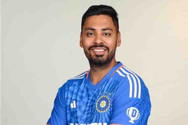 Avesh Khan  