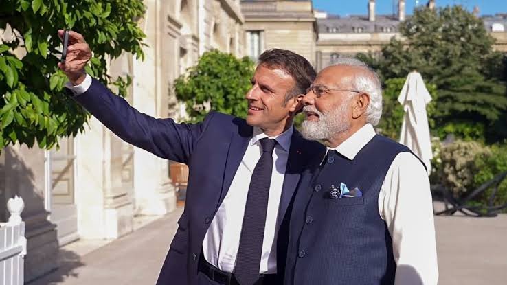https://www.hindi.awazthevoice.in/upload/news/170618052108_Who_is_macro_Know_Chief_Guest_of_Republic_Day_Emmanuel_Macron_1.jpg