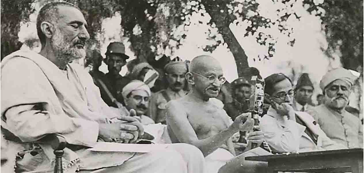 Khan Abdul Ghaffar Khan (L) with Gandhi at King Edward's College, NWFP, in 1938  (Wikimedia commons)