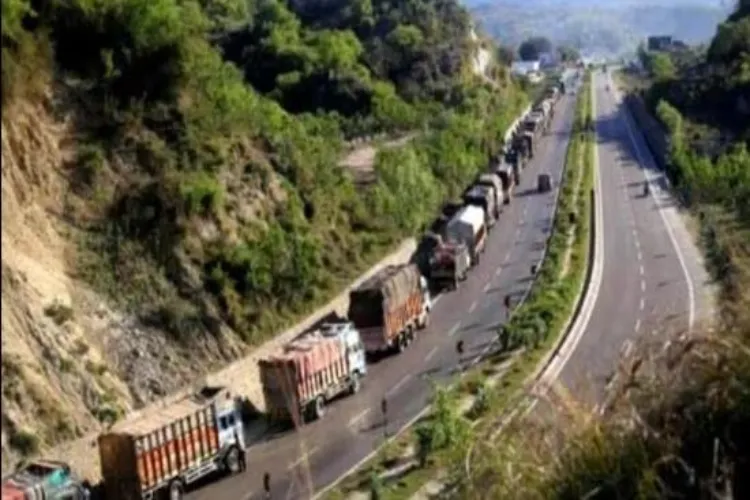 Traffic restored on both sides on Jammu-Srinagar National Highway