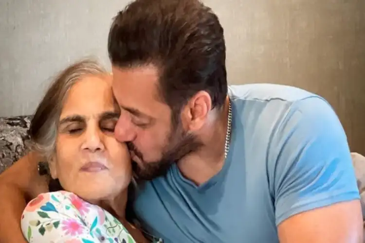 CCL Match: Salman Khan stole everyone's heart by kissing his mother Salma Khan