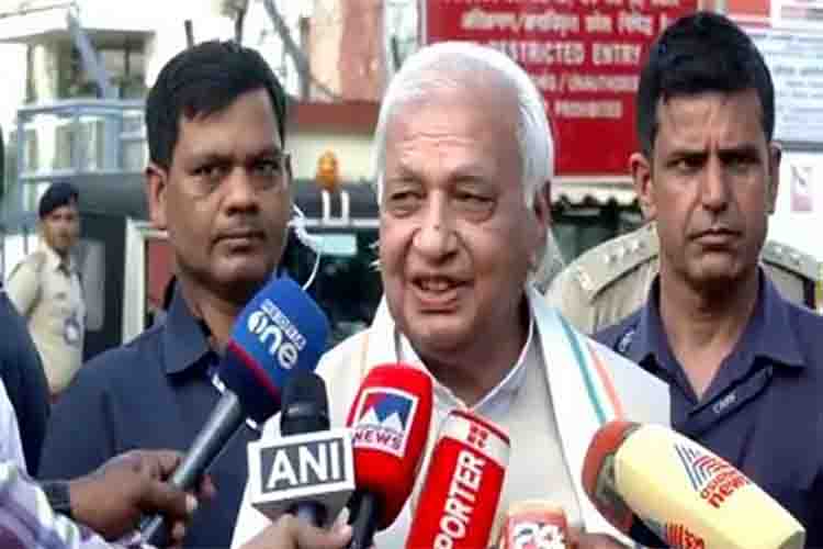 Kerala: Student dies, Governor Khan suspends Vice Chancellor