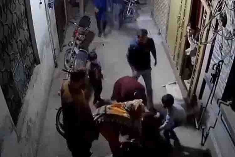 Pakistan: In-laws throw woman from multi-storey house for adding less spices to Iftar chicken