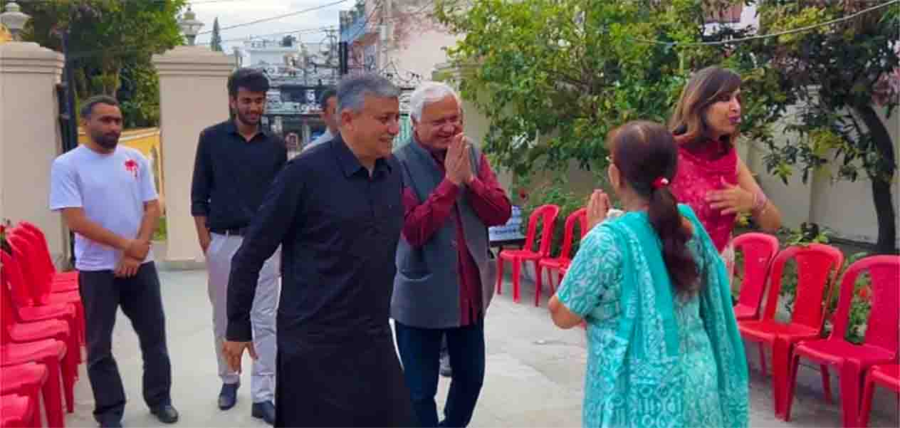 Former Navy officer Thakur Baldev Singh maintained the age-old tradition of Iftar on the India-Pakistan border