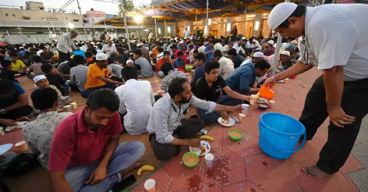 https://www.hindi.awazthevoice.in/upload/news/171241467622_Nurturing_Harmony_Iftar_tradition_in_Ramadan_continues_for_40_years_in_Chennai's_Hindu_Sufi_temple_2.jpg