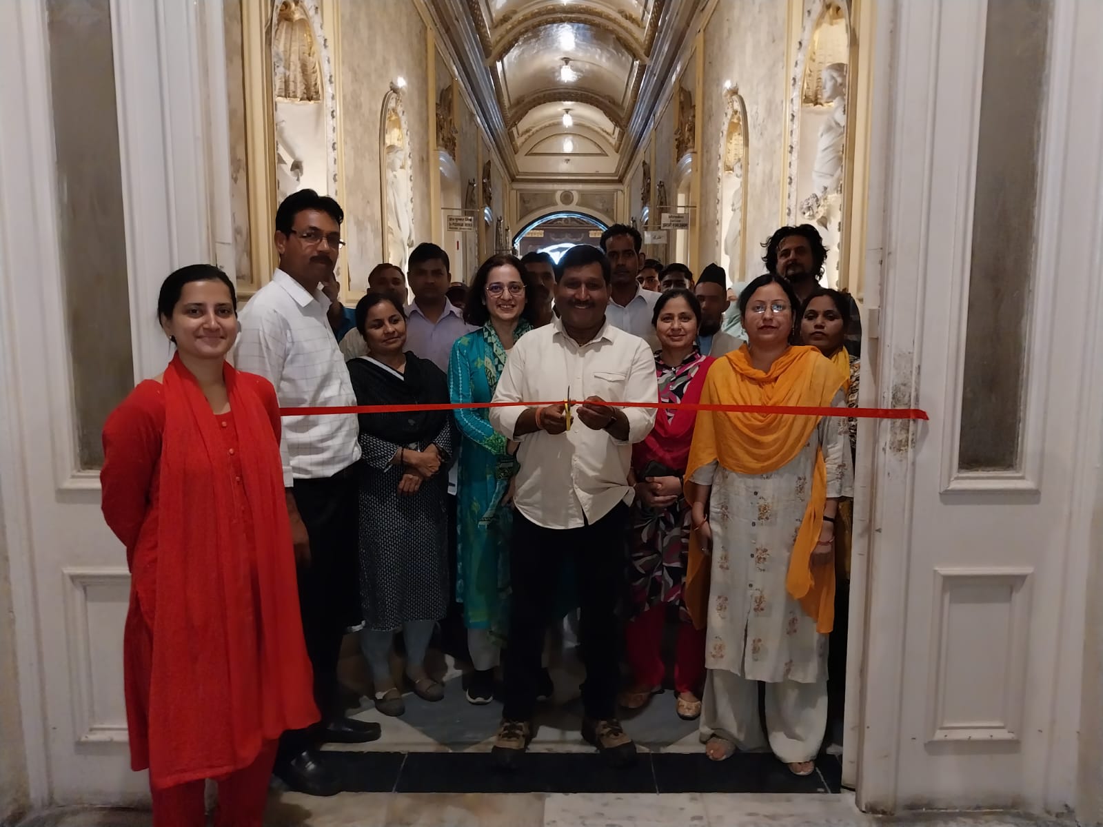 https://www.hindi.awazthevoice.in/upload/news/171344934919_Rampur_Raza_Library_Exhibition_of_rare_Ramayana_manuscripts_inaugurated_3.jpg