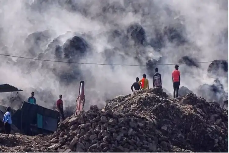 People's problems increased due to fire at Ghazipur landfill site, people are facing difficulty in breathing.